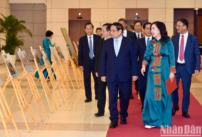 PM Pham Minh Chinh visits a photo exhibition on overseas Vietnamese affairs and overseas Vietnamese contributions to national construction and defence. PM Pham Minh Chinh visits a photo exhibition on overseas Vietnamese affairs and overseas Vietnamese contributions to national construction and defence.