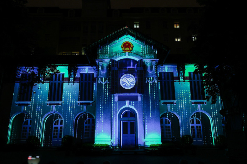 The performance received an enthusiastic applause from the MIC leaders and staff. The performance received an enthusiastic applause from the MIC leaders and staff.