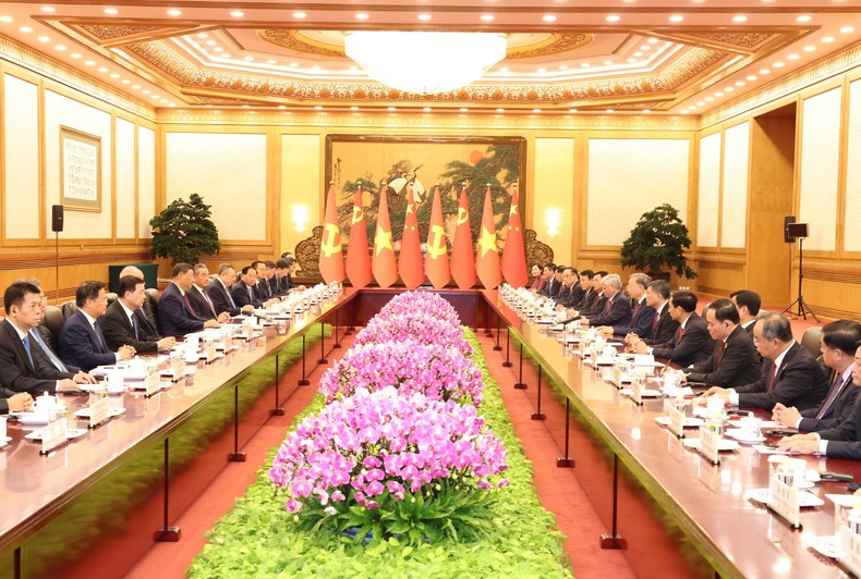 The talks between Vietnamese General Secretary, President To Lam and Chinese General Secretary, President Xi Jinping. (Photo: VNA) The talks between Vietnamese General Secretary, President To Lam and Chinese General Secretary, President Xi Jinping. (Photo: VNA)