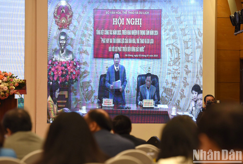 In pictures: PM attends conference reviewing culture, sports and tourism sector’s performance in 2023 ảnh 7