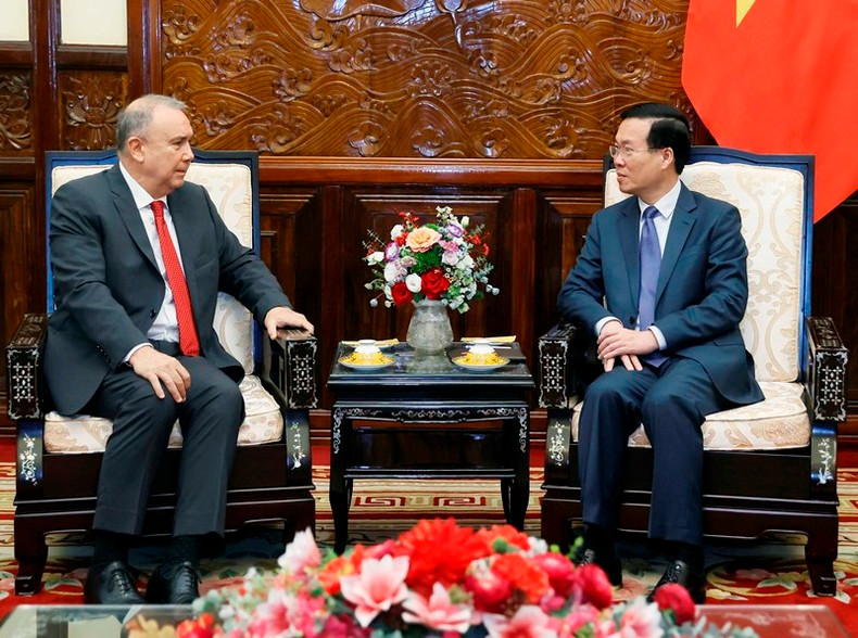 President Vo Van Thuong and Peruvian Ambassador Augusto Morelli. (Photo: VNA)