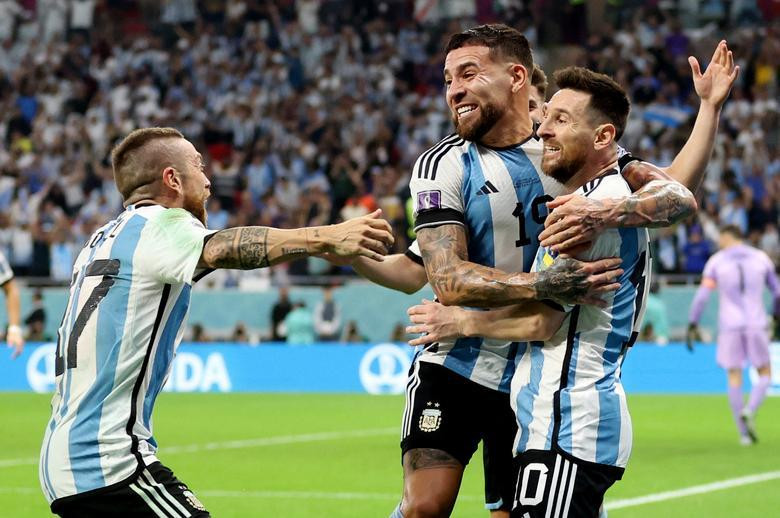Argentina's Lionel Messi celebrates scoring their first goal against Australia with Nicolas Otamendi and Alejandro Gomez. REUTERS/Carl Recine