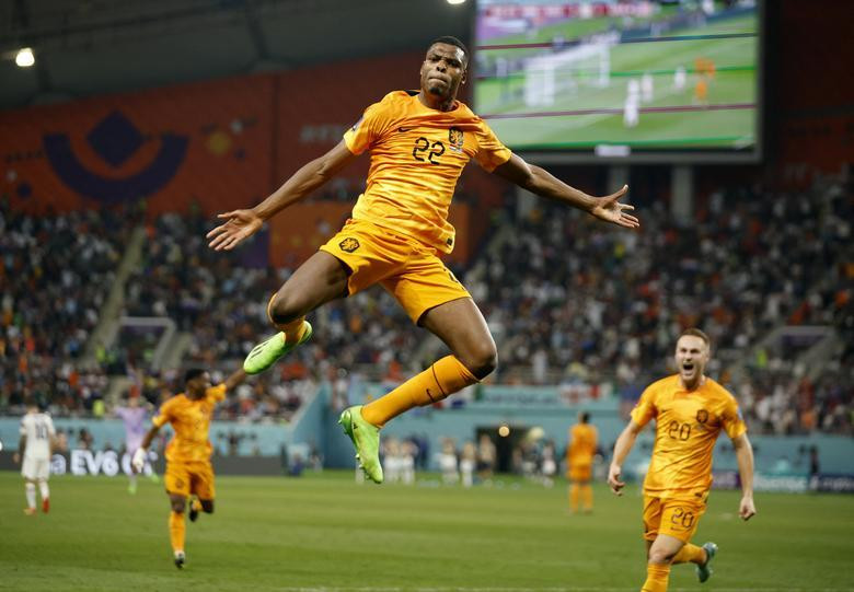 Netherlands' Denzel Dumfries celebrates scoring their third goal against the United States. REUTERS/John Sibley