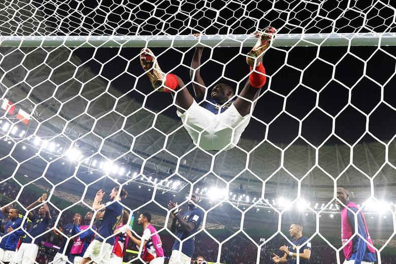 France's Marcus Thuram and teammates celebrate in front of the fans after the match as France progress to the quarter finals. REUTERS/Dylan Martinez