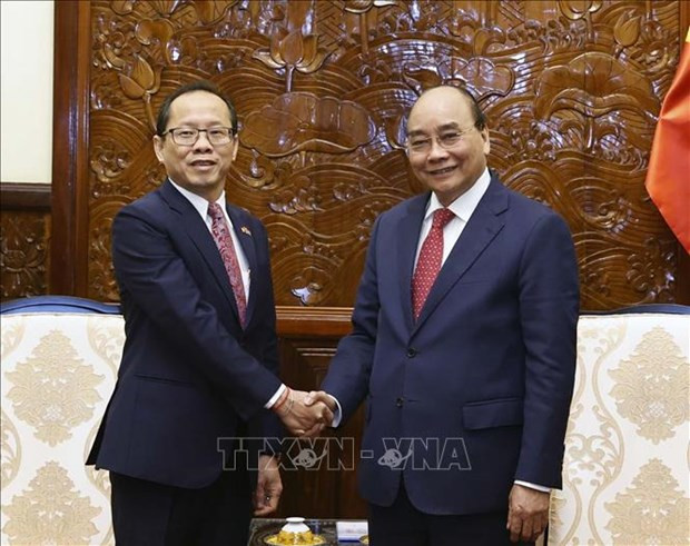 President Nguyen Xuan Phuc (R) and Cambodian Ambassador Chay Navuth. (Photo: VNA) President Nguyen Xuan Phuc (R) and Cambodian Ambassador Chay Navuth. (Photo: VNA)