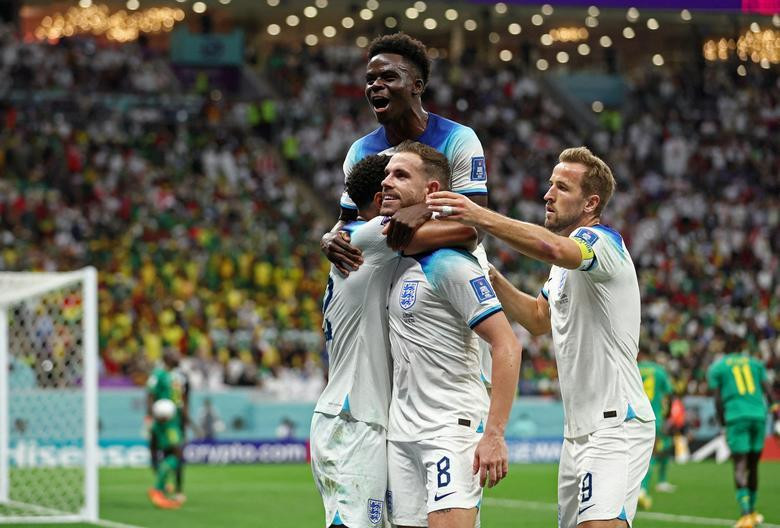 England's Jordan Henderson celebrates scoring their first goal with teammates. REUTERS/Marko Djurica