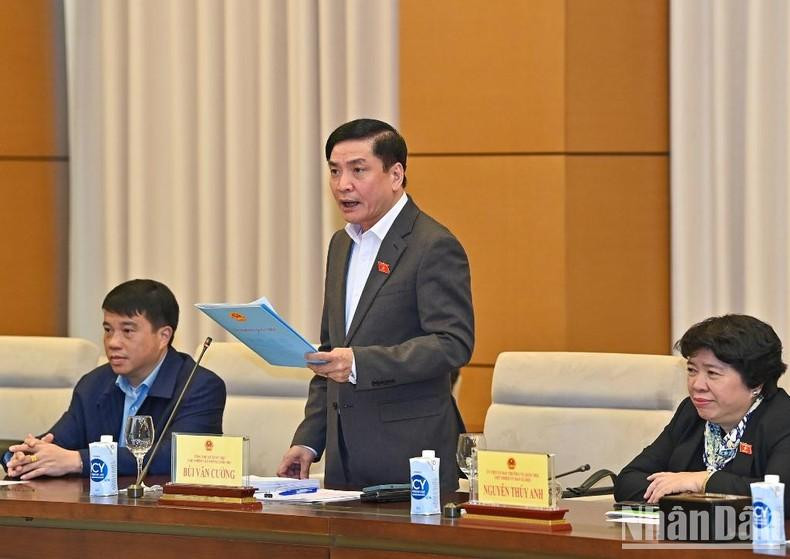 Secretary-General and Chairman of the National Assembly Office Bui Van Cuong speaks at the ceremony.