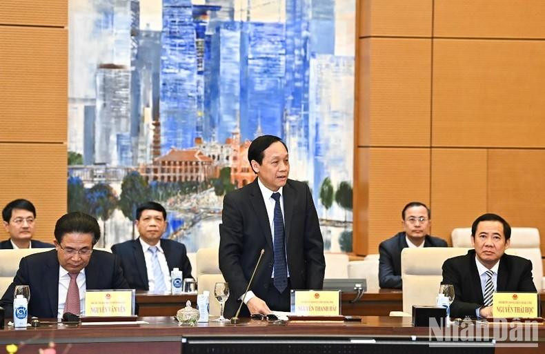 Deputy Head of the Central Commission for Internal Affairs Nguyen Thanh Hai presents the regulations on work coordination between the two agencies.