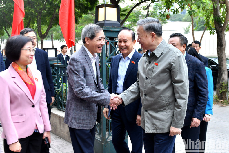 General Secretary To Lam and delegates at the meeting with Hanoi voters.