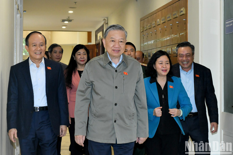 General Secretary To Lam and delegates at the meeting with Hanoi voters.