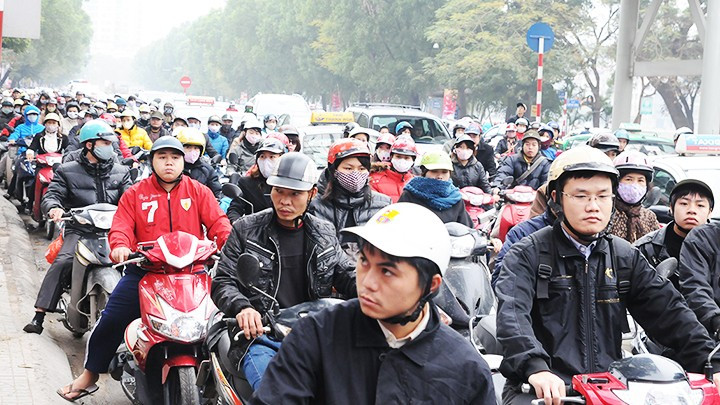 Emissions from vehicles are one of the main causes of air pollution. (Photo: Hai Anh)
