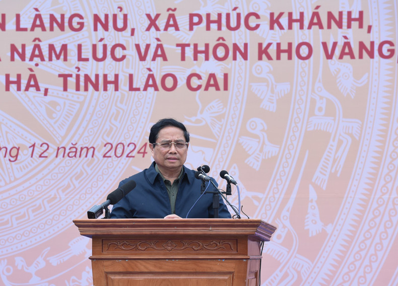 PM Pham Minh Chinh speaks at the inauguration ceremony of the resettlement areas for the villages of Lang Nu, Nam Tong and Kho Vang.
