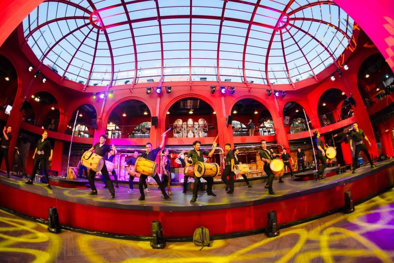 Sun Bavaria Bistro is captivating visitors with its lively shows as they explore Phu Quoc. Sun Bavaria Bistro is captivating visitors with its lively shows as they explore Phu Quoc.