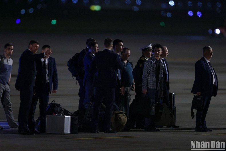 Members of the Russian delegation at Noi Bai International Airport.