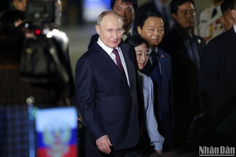 Russian President Vladimir Putin at Noi Bai International Airport.