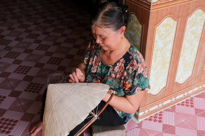 The process of making hats is very elaborate and it usually takes about one day to complete a hat. The process of making hats is very elaborate and it usually takes about one day to complete a hat.