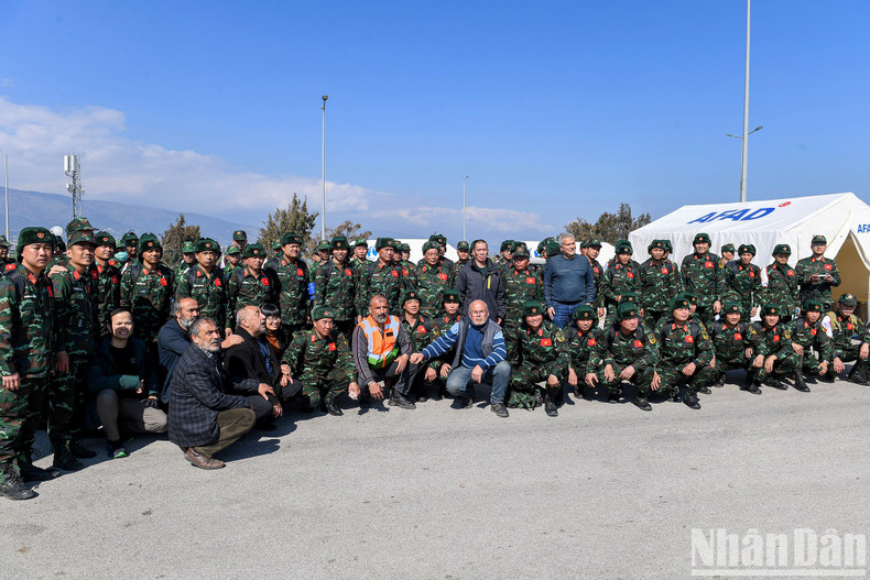 Following the ten-day mission in Turkey, Vietnamese military rescue officers have left an image of a humane and benevolent Vietnam doing its best to help international friends.