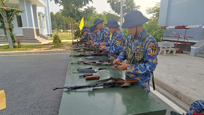 Naval soldiers are proficient in the maintenance of infantry weapons.