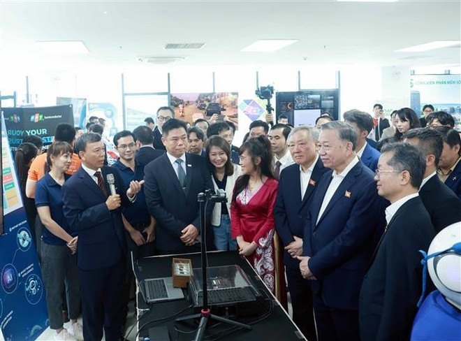 Party General Secretary To Lam tours Da Nang Software Park No.2. (Photo: VNA)