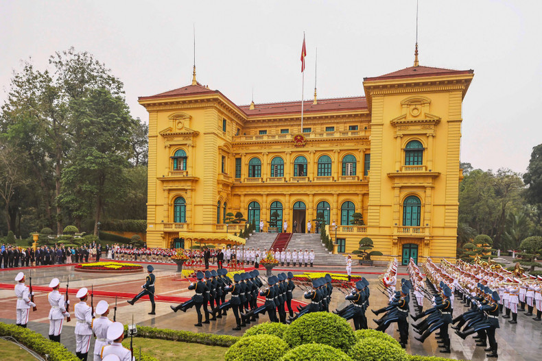 An overview of the welcome ceremony for Singaporean PM Lawrence Wong.