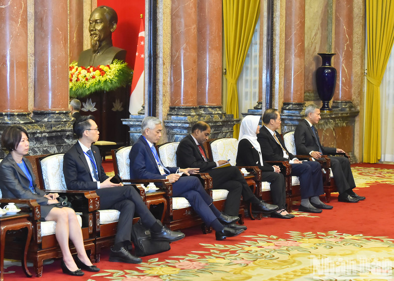 Singaporean delegates at the reception.