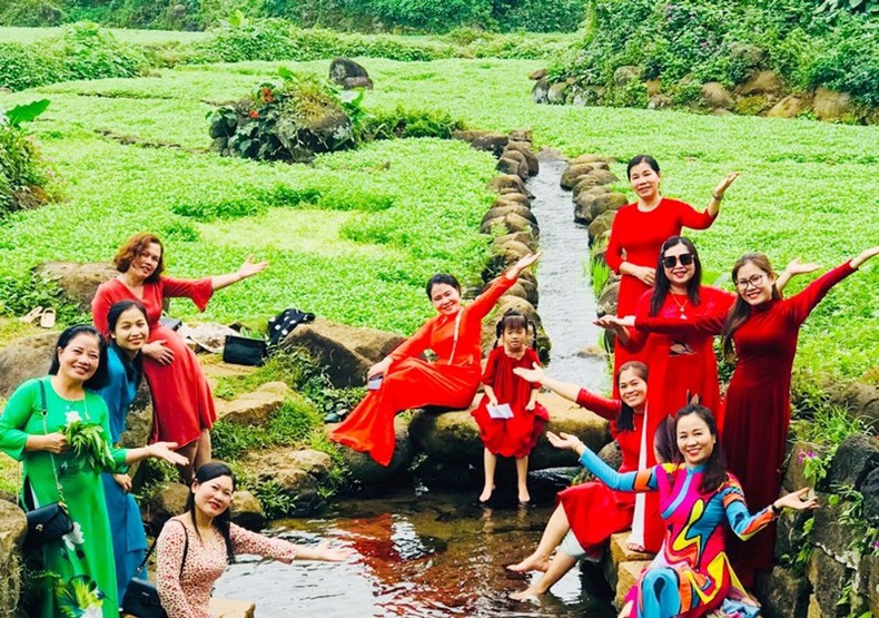 Tourists at an ancient well in An Gio.