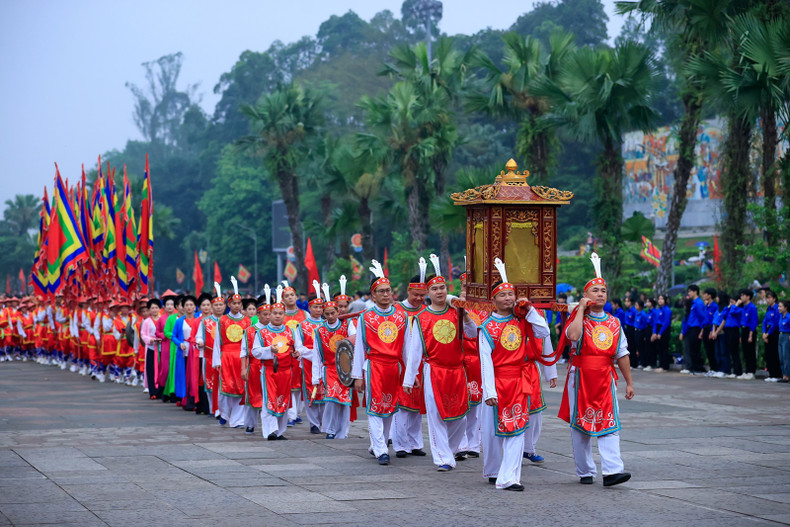 A procession at the Hung Kings Temple complex. (Photo: VGP)