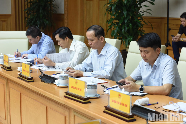 Representatives of project management units at the meeting.