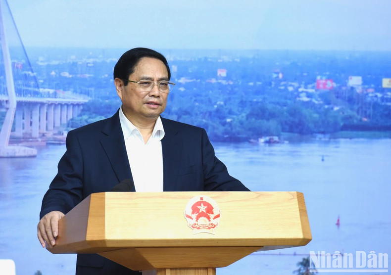 PM Pham Minh Chinh speaks at the meeting.