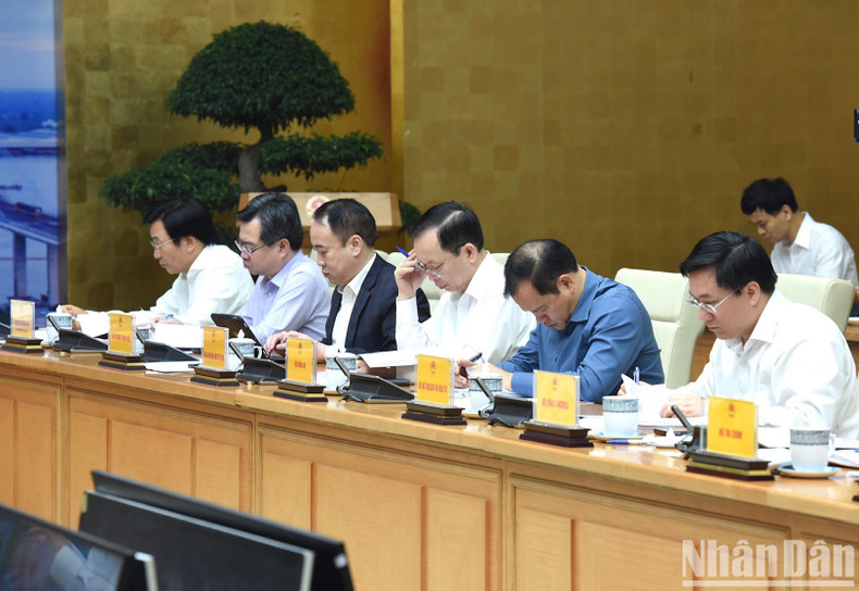 Representatives of ministries and agencies at the meeting.