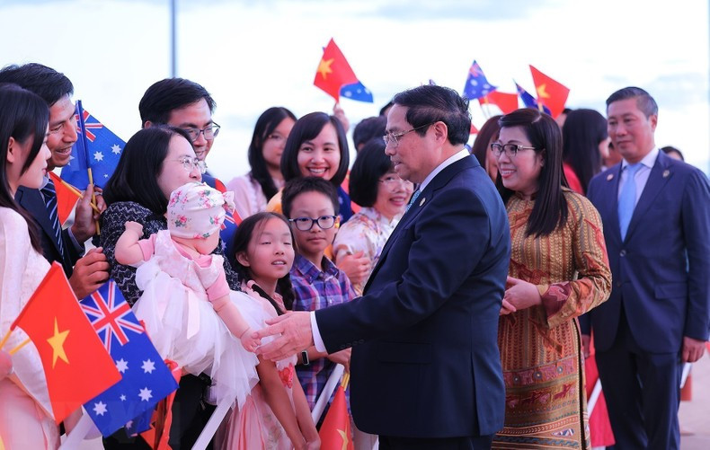 The Vietnamese community in Canberra welcomes Prime Minister Pham Minh Chinh and his wife.