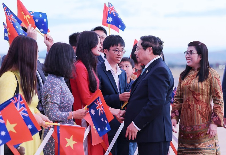 The Vietnamese community in Canberra welcomes Prime Minister Pham Minh Chinh and his wife.