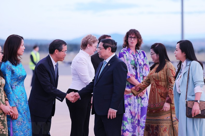 The Vietnamese community in Canberra welcomes Prime Minister Pham Minh Chinh and his wife.