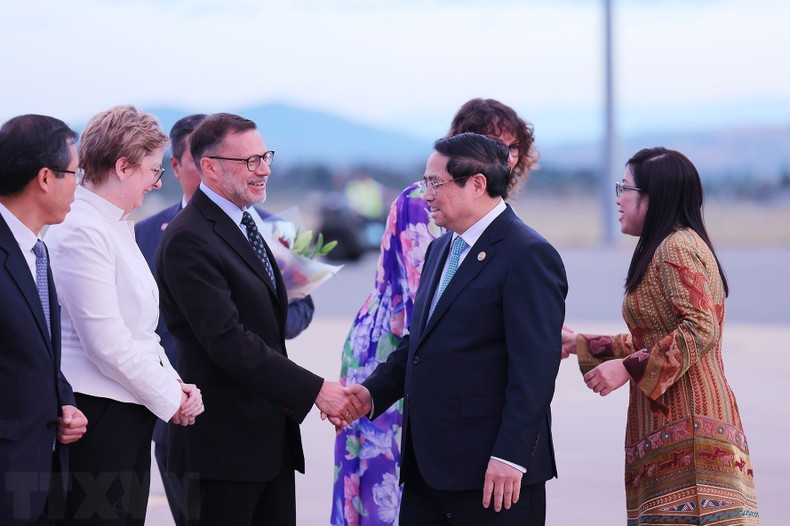 The welcome ceremony for Prime Minister Pham Minh Chinh and his wife at Canberra Airport.