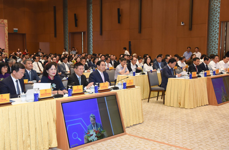 PM Pham Minh Chinh and delegates at the National Legal Portal launch ceremony. PM Pham Minh Chinh and delegates at the National Legal Portal launch ceremony.