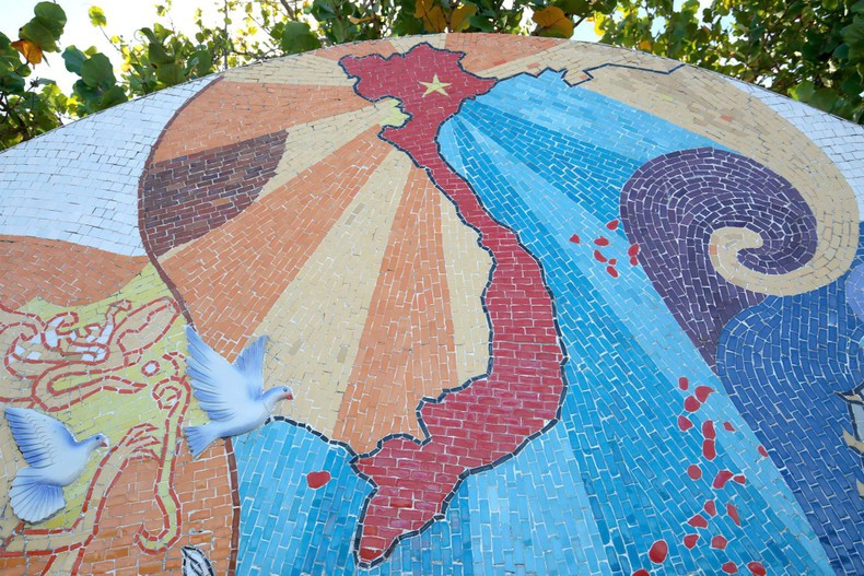 The map of Viet Nam rendered in ceramic materials.