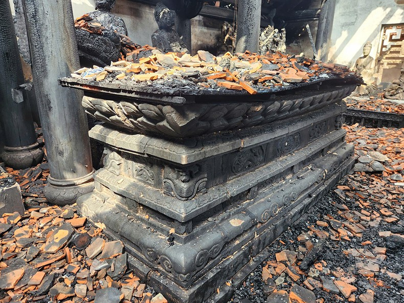 The stone altar of Pho Quang Temple after the fire. (Photo: Cultural Heritage Department) The stone altar of Pho Quang Temple after the fire. (Photo: Cultural Heritage Department)