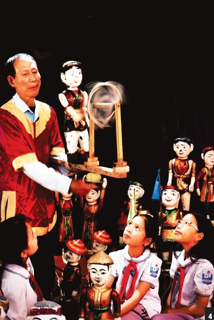 Artisan Nguyen Xuan Thu guides pupils in puppet manipulation techniques. Artisan Nguyen Xuan Thu guides pupils in puppet manipulation techniques.