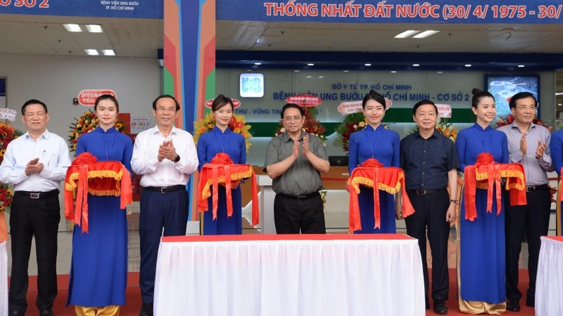 Prime Minister Pham Minh Chinh attends the inauguration of a new facility of Ho Chi Minh City Oncology Hospital.