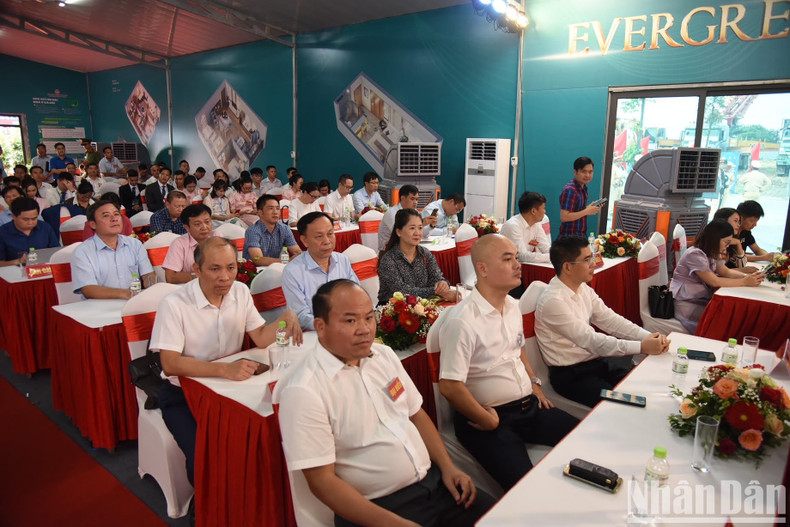 Delegates at the ground-breaking ceremony. Delegates at the ground-breaking ceremony.