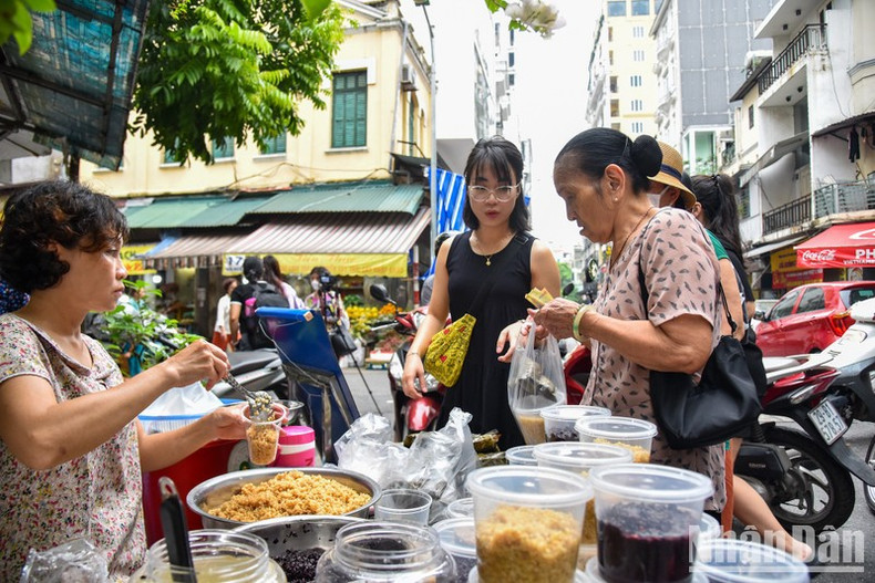 Fermented glutinous rice, or ruou nep in Vietnamese, is the most bought item of the Doan Ngo Festival. Fermented glutinous rice, or ruou nep in Vietnamese, is the most bought item of the Doan Ngo Festival.