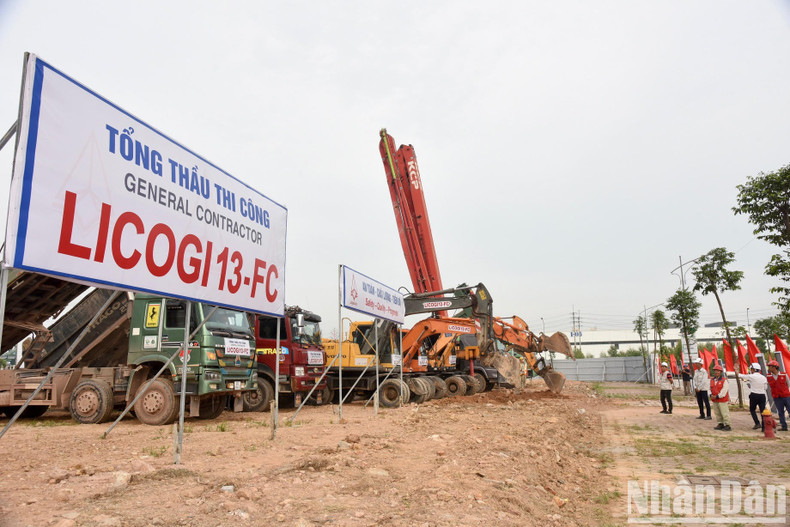 The first phase is expected to provide 800 flats by the end of March 2024, while the second phase will begin handing over houses to customers in the fourth quarter of 2024. The third and fourth phases of the project are scheduled to begin in late 2023 and early 2024. The first phase is expected to provide 800 flats by the end of March 2024, while the second phase will begin handing over houses to customers in the fourth quarter of 2024. The third and fourth phases of the project are scheduled to begin in late 2023 and early 2024.