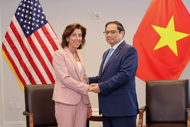 Prime Minister Pham Minh Chinh and US Commerce Secretary Gina Raimondo. (Photo: Nhat Bac)