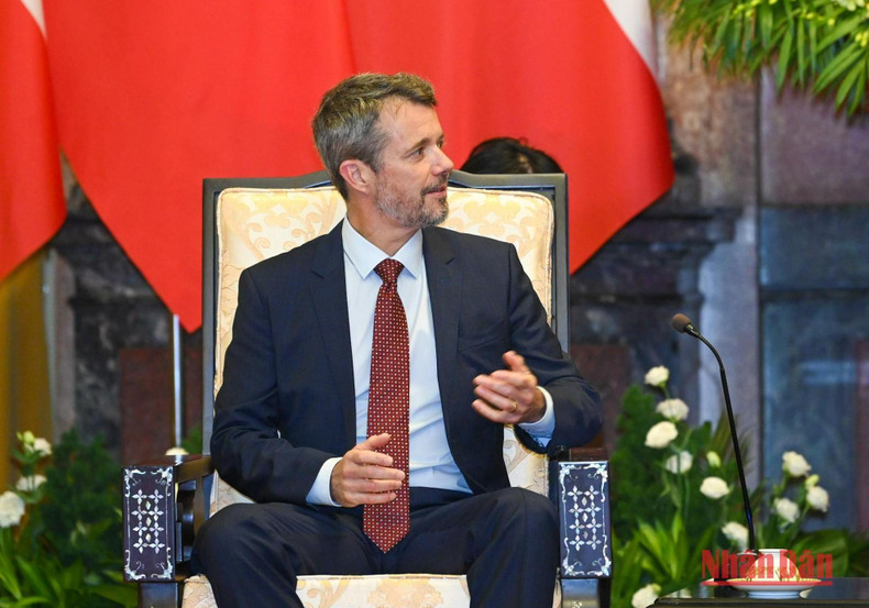 Danish Crown Prince Frederik speaks at the reception. Danish Crown Prince Frederik speaks at the reception.