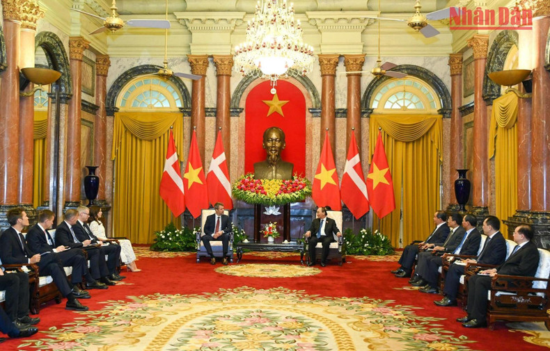 The reception took place at the Presidential Palace in Hanoi. The reception took place at the Presidential Palace in Hanoi.