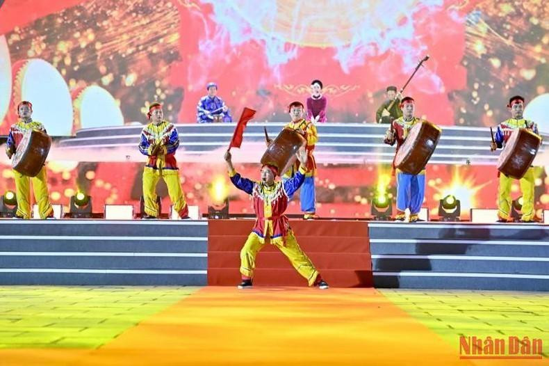 A drumming performance by artists from Kim Son District, Ninh Binh Province. A drumming performance by artists from Kim Son District, Ninh Binh Province.