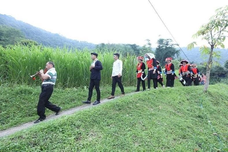 The distinctive pipe sounds in the wedding of the Dao people.