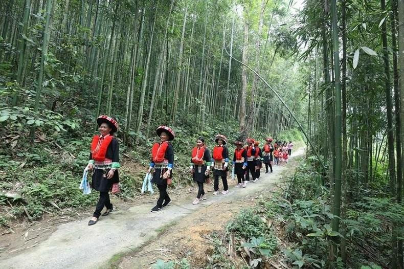 The procession in the wedding of the Dao people.