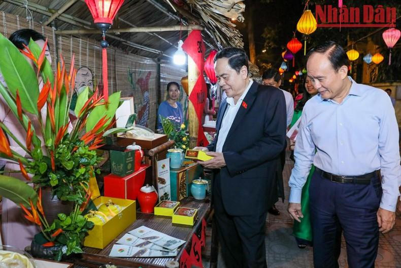 National Assembly Vice Chairman Tran Thanh Man visits the display booths at the festival. National Assembly Vice Chairman Tran Thanh Man visits the display booths at the festival.