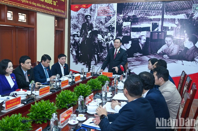 National Assembly Chairman Vuong Dinh Hue speaks at a working session on building new-style rural areas in Dinh Hoa District. National Assembly Chairman Vuong Dinh Hue speaks at a working session on building new-style rural areas in Dinh Hoa District.